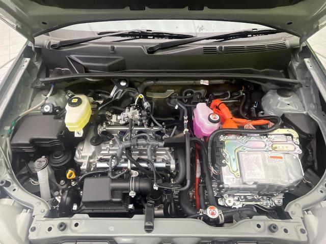 ハイブリッドＧＬ　登録済未使用車　セーフティセンス　レーダークルーズコントロール　ＡＣ１００Ｖ電源　レーンアシスト　コーナーセンサー　オートマチックハイビーム　オートライト　ステアリングスイッチ　オートエアコン（画像18）
