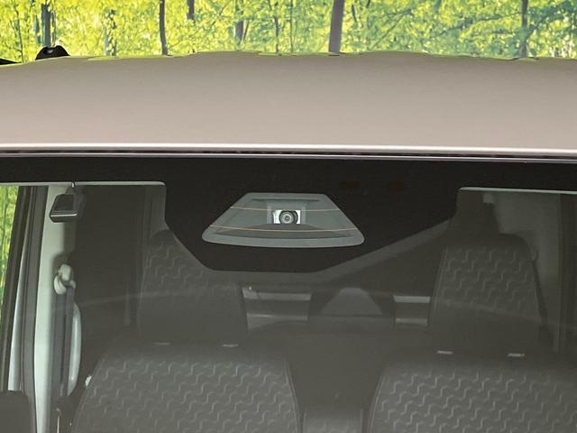 ハイブリッドＸＺ　両側電動スライド　禁煙車　衝突軽減装置　メーカー９インチ　全周囲カメラ　ＥＴＣ　Ｂｌｕｅｔｏｏｔｈ　フルセグ　シートヒーター　ステアリングスイッチ　レーダークルーズコントロール　革巻きステアリング（画像4）