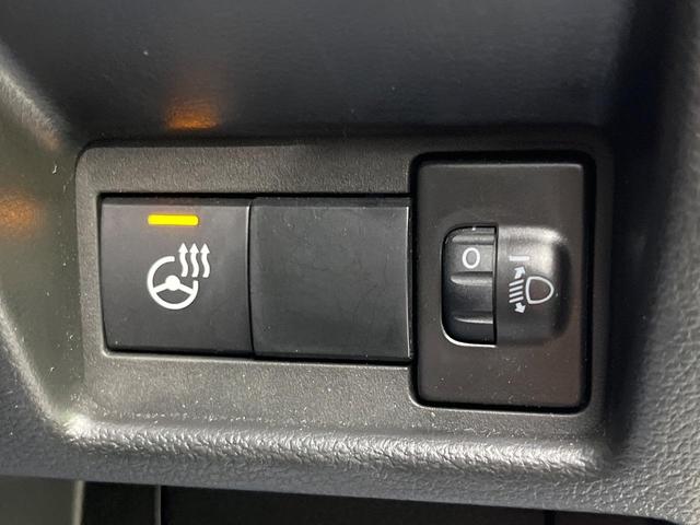 ハイブリッドＸＳ　メーカー９インチナビ　禁煙車　全周囲カメラ　両側電動スライド　レーダークルーズコントロール　ステアリングスイッチ　革巻きステアリング　Ｂｌｕｅｔｏｏｔｈ　フルセグ　シートヒーター　スマートキー（画像7）