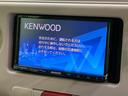 ココアＸ　ＫＥＮＷＯＯＤＳＤナビ　禁煙車　フルセグＴＶ　オートエアコン　ＤＶＤ再生　盗難防止装置　プライバシーガラス　アイドリングストップ　ウィンカミラー　ベンチシート　電動格納ミラー　ＣＶＴ(3枚目)