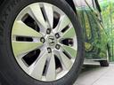 Ｚ　フリップダウンモニター　両側電動スライド　禁煙車　ＳＤナビ　バックカメラ　ＥＴＣ　Ｂｌｕｅｔｏｏｔｈ　フルセグ　ドライブレコーダー　オートライト　オートエアコン　ＨＩＤヘッド　革巻きステアリング（13枚目）