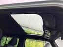 【ガラスルーフ】ガラスルーフ搭載で車内の解放感が一気にアップ！開放的なドライブをお楽しみいただけます。