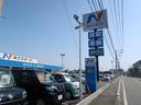 ズラッと並んだ展示車と大きな「N」の看板が目印です!