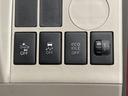 Ｌ　ＳＡ　衝突軽減装置　禁煙車　ＳＤナビ　ＥＴＣ　Ｂｌｕｅｔｏｏｔｈ　両側スライドドア　ＣＤ／ＤＶＤ再生　地デジ　盗難防止装置　プライバシーガラス　アイドリングストップ　ベンチシート　横滑防止装置（33枚目）