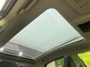 【ガラスルーフ】ガラスルーフ搭載で車内の解放感が一気にアップ!開放的なドライブをお楽しみいただけます。