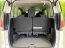 普段のお買い物や通勤、送迎等に十分な荷室スペースを確保しております。サードシートを跳ね上げ、大きな荷物の積載も可能です♪