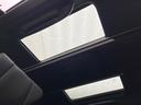 【ガラスルーフ】ガラスルーフ搭載で車内の解放感が一気にアップ!開放的なドライブをお楽しみいただけます。