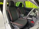 運転席まわりには十分なスペースがあり、大柄な方でもゆったり運転していただける環境です。