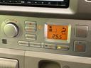 【オートエアコン】一度お好みの温度に設定すれば、車内の温度を検知し風量や温度を自動で調整。暑い…寒い…と何度もスイッチ操作をする必要はありません。快適な車内空間には必須の機能ですね♪