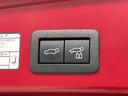 【パワーバックドア】スマートキーや運転席のボタンを押すだけでリアゲートが自動で開閉します！荷物を持っている時や、高い位置にあるバックドアを閉める際に便利な機能です♪