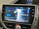【大画面ナビ】人気の大型１０インチナビを装備。存在感のある大画面はインパクト大！ナビ利用時のマップ表示は見やすく、テレビやＤＶＤは臨場感がアップ！いつものドライブがグッと楽しくなります♪
