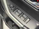 【電動格納ミラー】サイドミラーは電動格納式となっており、狭い駐車場でもキズがつくリスクを抑えられます。