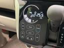 【オートエアコン】一度お好みの温度に設定すれば、車内の温度を検知し風量や温度を自動で調整。暑い…寒い…と何度もスイッチ操作をする必要はありません。快適な車内空間には必須の機能ですね♪