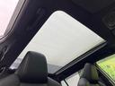 【ガラスルーフ】ガラスルーフ搭載で車内の解放感が一気にアップ!開放的なドライブをお楽しみいただけます。