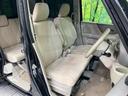 運転席まわりには十分なスペースがあり、大柄な方でもゆったり運転していただける環境です。