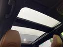 【パノラマルーフ】大型のガラスルーフ搭載で車内の解放感が一気にアップ！開放的なドライブをお楽しみいただけます。