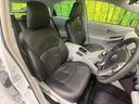 運転席まわりには十分なスペースがあり、大柄な方でもゆったり運転していただける環境です。