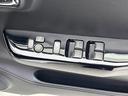 【電動格納ミラー】サイドミラーは電動格納式となっており、狭い駐車場でもキズがつくリスクを抑えられます。