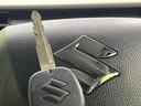 【キーレス】少し離れた場所からでもボタン一つでドアの開錠・施錠ができるのでとっても便利!ドアの鍵穴周りに傷をつけることもありません♪