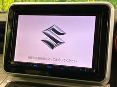 【純正８型ナビ】人気の純正ナビを装備。オーディオ機能も充実しており、Ｂｌｕｅｔｏｏｔｈ接続すればお持ちのスマホやＭＰ３プレイヤーの音楽を再生可能！毎日の運転がさらに楽しくなります！！ 3