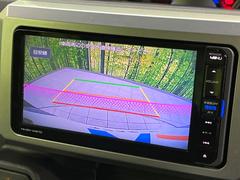 【バックカメラ】駐車時に後方がリアルタイム映像で確認できます。大型商業施設や立体駐車場での駐車時や、夜間のバック時に大活躍！運転スキルに関わらず、今や必須となった装備のひとつです！ 6