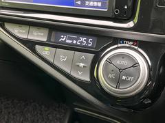 【オートエアコン】一度お好みの温度に設定すれば、車内の温度を検知し風量や温度を自動で調整。暑い…寒い…と何度もスイッチ操作をする必要はありません。快適な車内空間には必須の機能ですね♪ 7