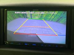 【バックカメラ】駐車時に後方がリアルタイム映像で確認できます。大型商業施設や立体駐車場での駐車時や、夜間のバック時に大活躍！運転スキルに関わらず、今や必須となった装備のひとつです！ 4