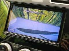 【バックカメラ】駐車時に後方がリアルタイム映像で確認できます。大型商業施設や立体駐車場での駐車時や、夜間のバック時に大活躍！運転スキルに関わらず、今や必須となった装備のひとつです！ 5