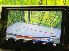 【バックカメラ】駐車時に後方がリアルタイム映像で確認できます。大型商業施設や立体駐車場での駐車時や、夜間のバック時に大活躍！運転スキルに関わらず、今や必須となった装備のひとつです！ 4