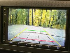 【バックカメラ】駐車時に後方がリアルタイム映像で確認できます。大型商業施設や立体駐車場での駐車時や、夜間のバック時に大活躍！運転スキルに関わらず、今や必須となった装備のひとつです！ 4