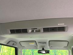 【ナノイー付リアシーリングファン】エアコンの風を後部座席まで届けてくれ、広い車内空間でも素早く快適な温度になります♪真夏や真冬に便利な機能です。 7