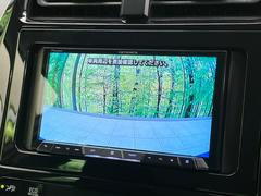 【バックカメラ】駐車時に後方がリアルタイム映像で確認できます。大型商業施設や立体駐車場での駐車時や、夜間のバック時に大活躍！運転スキルに関わらず、今や必須となった装備のひとつです！ 5