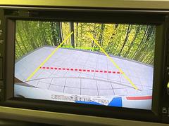 【バックカメラ】駐車時に後方がリアルタイム映像で確認できます。大型商業施設や立体駐車場での駐車時や、夜間のバック時に大活躍！運転スキルに関わらず、今や必須となった装備のひとつです！ 5