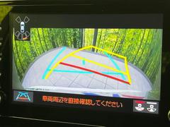 【バックカメラ】駐車時に後方がリアルタイム映像で確認できます。大型商業施設や立体駐車場での駐車時や、夜間のバック時に大活躍！運転スキルに関わらず、今や必須となった装備のひとつです！ 5