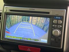 【バックカメラ】駐車時に後方がリアルタイム映像で確認できます。大型商業施設や立体駐車場での駐車時や、夜間のバック時に大活躍！運転スキルに関わらず、今や必須となった装備のひとつです！ 5