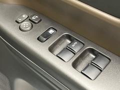 【電動格納ミラー】サイドミラーは電動格納式となっており、狭い駐車場でもキズがつくリスクを抑えられます。 7