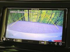 【バックカメラ】駐車時に後方がリアルタイム映像で確認できます。大型商業施設や立体駐車場での駐車時や、夜間のバック時に大活躍！運転スキルに関わらず、今や必須となった装備のひとつです！ 5