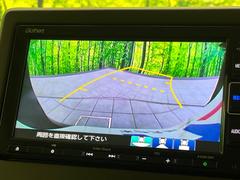 【バックカメラ】駐車時に後方がリアルタイム映像で確認できます。大型商業施設や立体駐車場での駐車時や、夜間のバック時に大活躍！運転スキルに関わらず、今や必須となった装備のひとつです！ 4