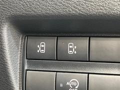 【両側パワースライドドア】スマートキーや運転席のスイッチで後席両側スライドドアの開閉が可能♪電動だから力を入れてドアを開ける必要が無く、小さなお子様でも簡単に開け閉めでき快適です♪ 3