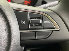 【クルーズコントロール】高速道路もラクラク走行。アクセルを離しても一定速度で走行ができ、長距離運転時の負担を軽減！加速・減速も簡単なスイッチ操作で調整できます。 5