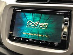 【純正ナビ】人気の純正ナビを装備しております。ナビの使いやすさはもちろん、オーディオ機能も充実！キャンプや旅行はもちろん、通勤や買い物など普段のドライブも楽しくなるはず♪ 3