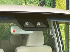 【スマートアシスト】走行中に前方の車両等を認識し、衝突しそうな時は警報とブレーキで衝突回避と被害軽減をアシスト。より安全にドライブをお楽しみいただけます。 3