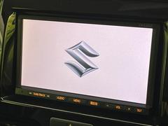 【純正ナビ】人気の純正ナビを装備。オーディオ機能も充実しており、Ｂｌｕｅｔｏｏｔｈ接続すればお持ちのスマホやＭＰ３プレイヤーの音楽を再生可能！毎日の運転がさらに楽しくなります！！ 3