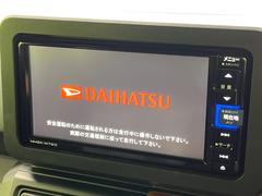 【純正ナビ】人気の純正ナビを装備。オーディオ機能も充実しており、Ｂｌｕｅｔｏｏｔｈ接続すればお持ちのスマホやＭＰ３プレイヤーの音楽を再生可能！毎日の運転がさらに楽しくなります！！ 5