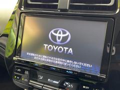 【大画面ナビ】人気の大型９インチナビを装備。存在感のある大画面はインパクト大！ナビ利用時のマップ表示は見やすく、テレビやＤＶＤは臨場感がアップ！いつものドライブがグッと楽しくなります♪ 4