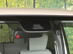 【ホンダセンシング】走行中に前方の車両等を認識し、衝突しそうな時は警報とブレーキで衝突回避と被害軽減をアシスト。より安全にドライブをお楽しみいただけます。 3
