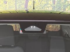 【スズキ　セーフティサポート】走行中に前方の車両等を認識し、衝突しそうな時は警報とブレーキで衝突回避と被害軽減をアシスト。より安全にドライブをお楽しみいただけます。 4