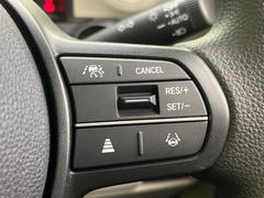 【アダプティブクルーズコントロール】高速道路での長距離走行が楽に！！自動で速度を保つクルーズコントロールが、衝突軽減システムと連携し、前方の車両を感知して車間を保つように速度調節してくれます！！ 7