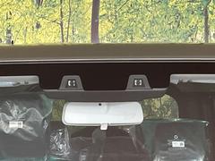 【スズキ　セーフティサポート】走行中に前方の車両等を認識し、衝突しそうな時は警報とブレーキで衝突回避と被害軽減をアシスト。より安全にドライブをお楽しみいただけます。 4