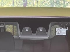 【スマートアシスト】走行中に前方の車両等を認識し、衝突しそうな時は警報とブレーキで衝突回避と被害軽減をアシスト。より安全にドライブをお楽しみいただけます。 3